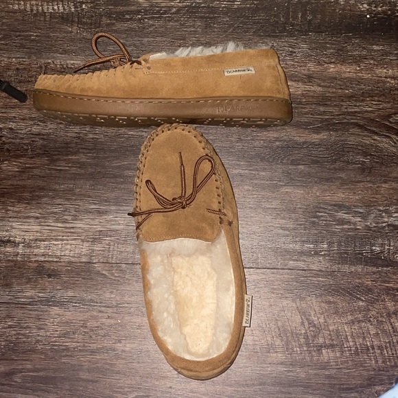 BearPaw Tan Suede Moccasins with Bow - Picture 3 of 3